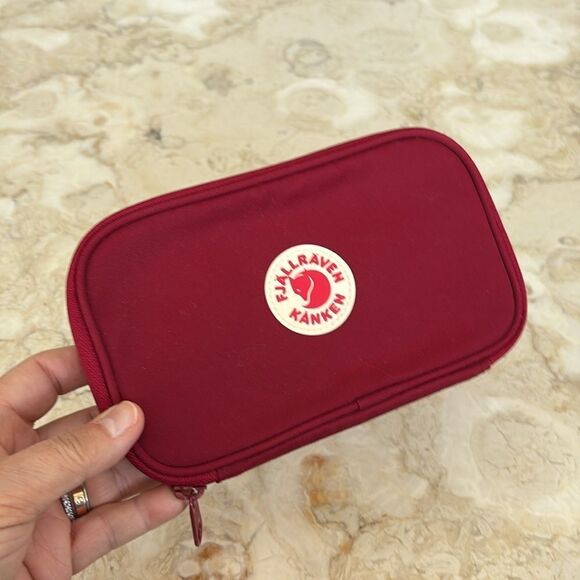 Fjallraven Kanken Maroon Travel Wallet NWOT - Picture 4 of 11